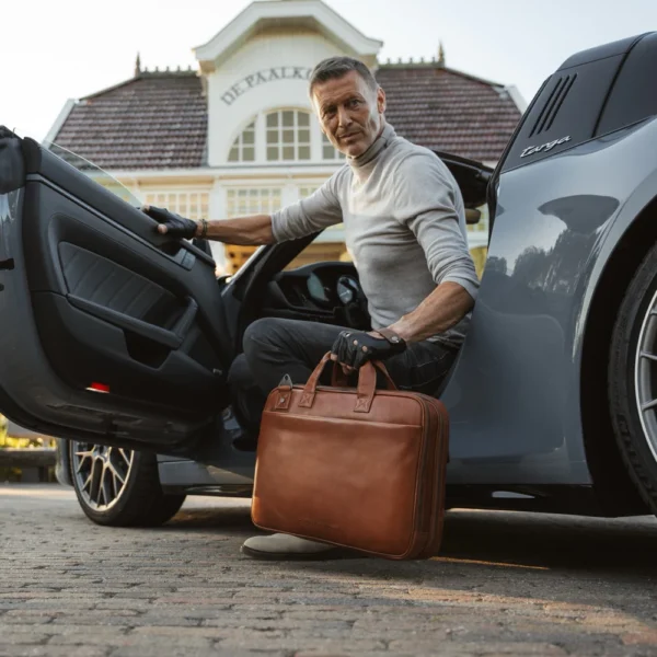 The Chesterfield Brand Borsa Porta PC In Pelle Cognac Serie Novum Iseo - immagine 2