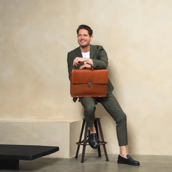 The Chesterfield Brand Borsa Porta PC In Pelle Cognac Serie Novum Salvatore - immagine 6