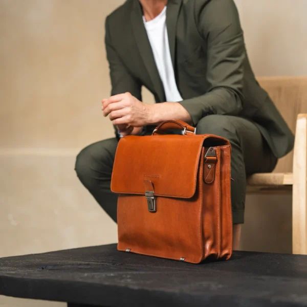The Chesterfield Brand Borsa Porta PC In Pelle Cognac Serie Novum Salvatore - immagine 8