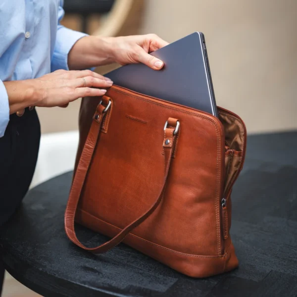 The Chesterfield Brand Borsa A Tracolla In Pelle Cognac Serie Novum Selvino - immagine 3