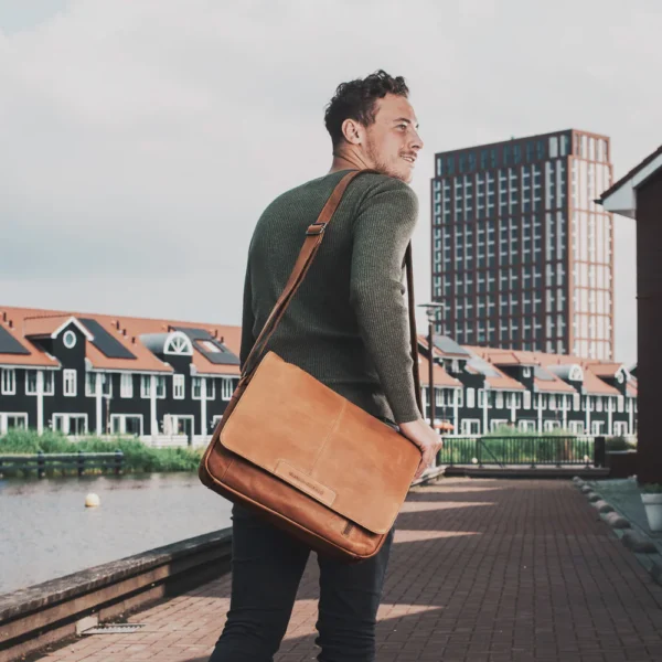 The Chesterfield Brand Borsa Porta PC In Pelle Cognac Richard - immagine 2