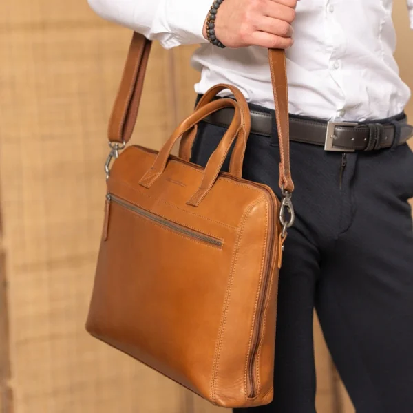 The Chesterfield Brand Borsa Porta PC In Pelle Cognac Levanto - immagine 8